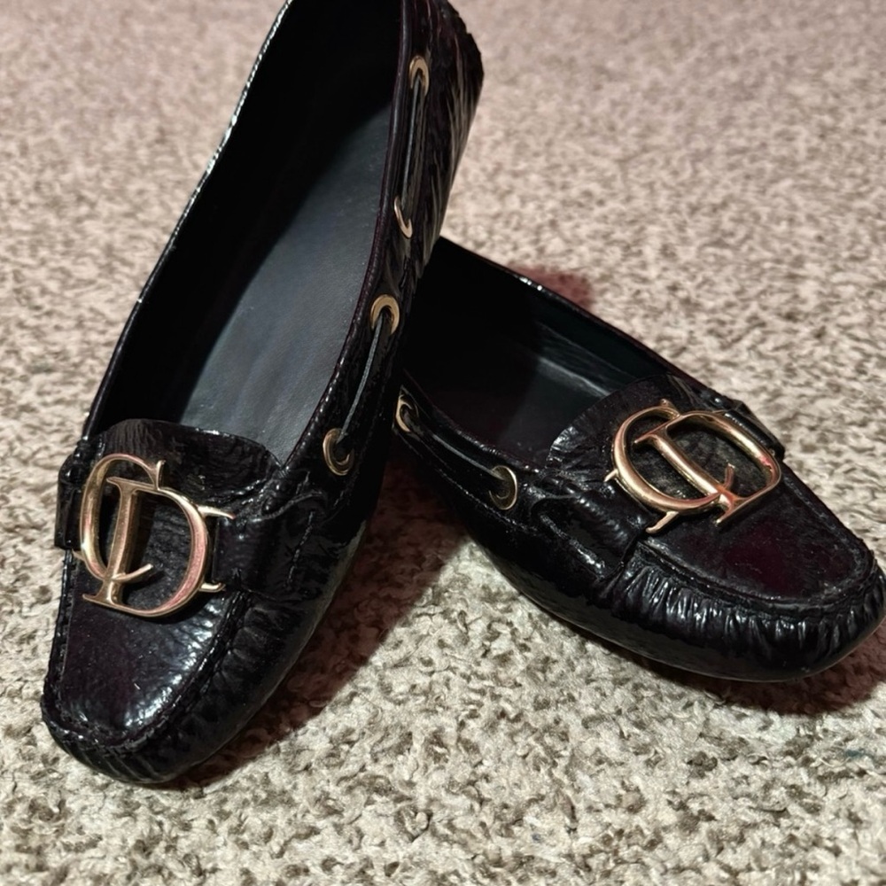 CHRISTIAN DIOR ELEGANT BLACK LOAFERS WITH A STYLISH DESIGN!